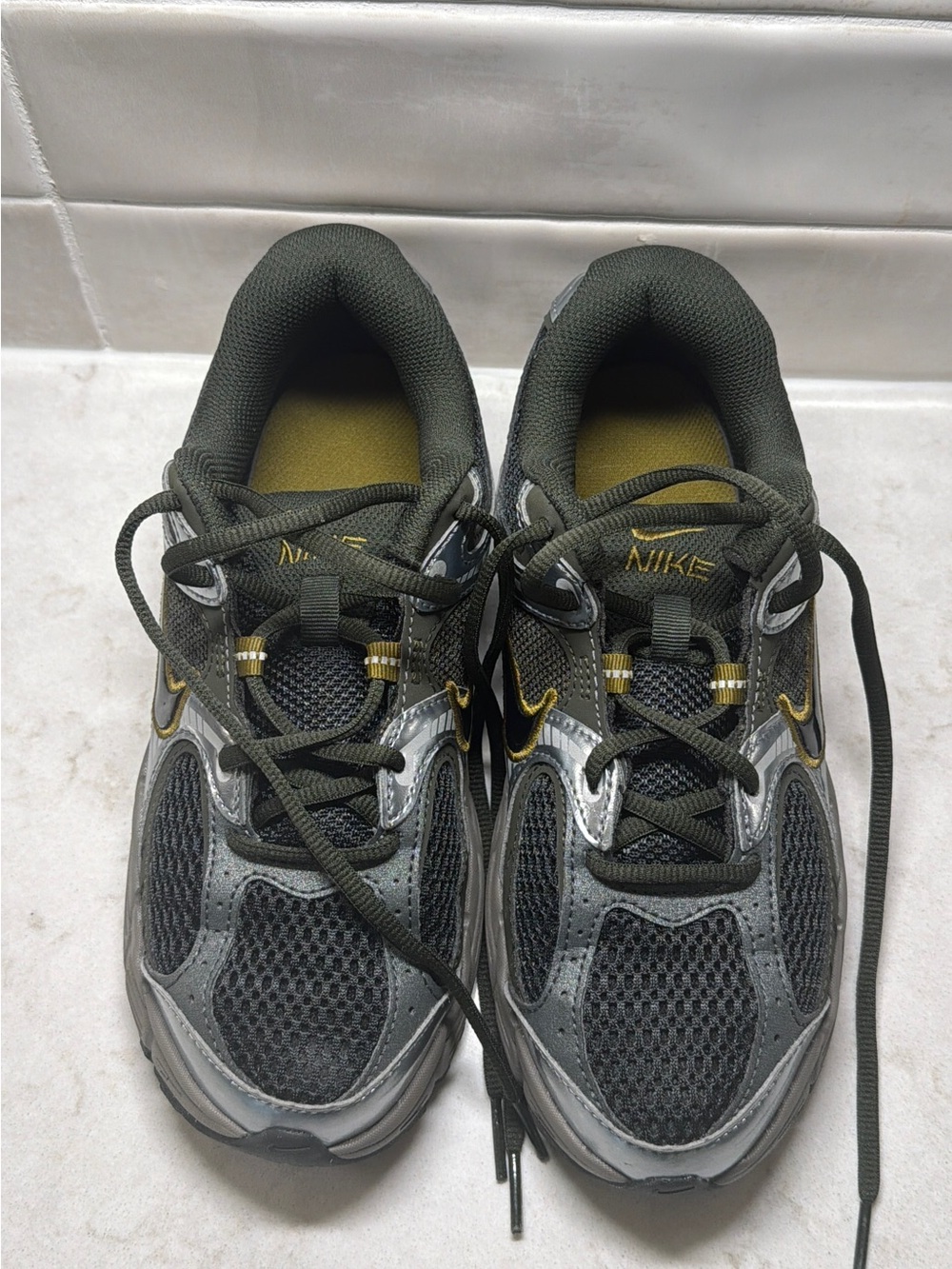 Nike Big Kids V5 RNR Tennis Shoes